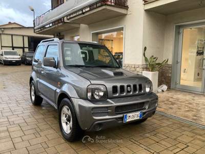Suzuki Jimny 1.5 DDiS cat 4WD JLX Più Grigio usata Cortona