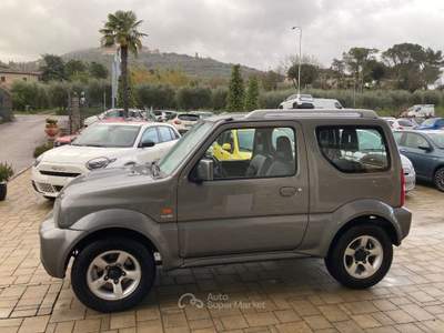 Suzuki Jimny 1.5 DDiS cat 4WD JLX Più Grigio usata Cortona