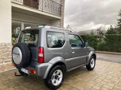 Suzuki Jimny 1.5 DDiS cat 4WD JLX Più Grigio usata Cortona