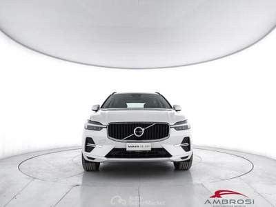 Volvo XC60 B4 (d) AWD automatico Core Bianco usata Corciano