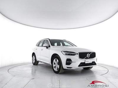 Volvo XC60 B4 (d) AWD automatico Core Bianco usata Corciano
