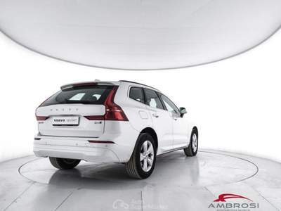 Volvo XC60 B4 (d) AWD automatico Core Bianco usata Corciano