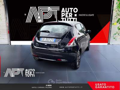 Lancia Ypsilon Ypsilon 1.0 firefly hybrid Platino s&s 70cv Nero usata Carrara