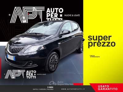 Lancia Ypsilon Ypsilon 1.0 firefly hybrid Platino s&s 70cv Nero usata Carrara