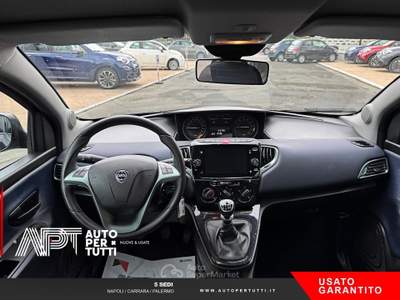 Lancia Ypsilon Ypsilon 1.0 firefly hybrid Platino s&s 70cv Nero usata Carrara