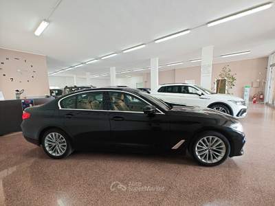 BMW Serie 5 530i km certificati Nero usata Montescaglioso