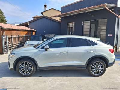 Audi Q3 Q3 SPB 35 2.0 TDI S tronic 2022 Nero usata Prato