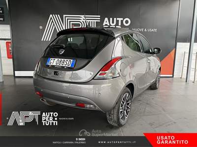 Lancia Ypsilon Ypsilon 1.0 firefly hybrid Platino s&s 70cv Grigio usata Napoli