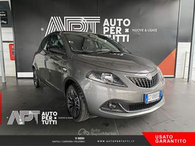 Lancia Ypsilon Ypsilon 1.0 firefly hybrid Platino s&s 70cv Grigio usata Napoli