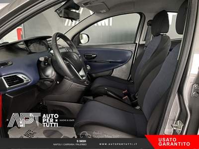 Lancia Ypsilon Ypsilon 1.0 firefly hybrid Platino s&s 70cv Grigio usata Napoli