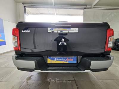 Mitsubishi L200 2.3 D Club Cab 4x4 Super Select Intense +IVA Nero usata ADRANO
