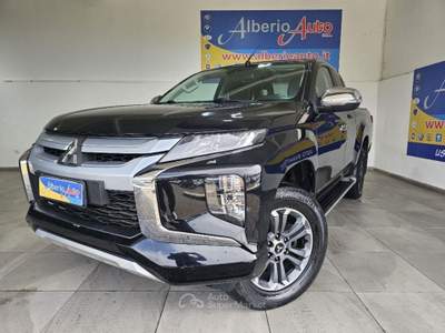 Mitsubishi L200 2.3 D Club Cab 4x4 Super Select Intense +IVA Nero usata ADRANO