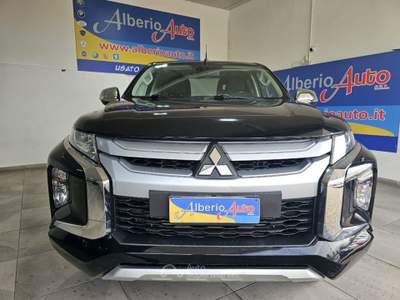 Mitsubishi L200 2.3 D Club Cab 4x4 Super Select Intense +IVA Nero usata ADRANO