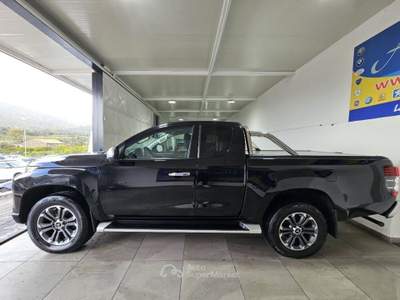 Mitsubishi L200 2.3 D Club Cab 4x4 Super Select Intense +IVA Nero usata ADRANO