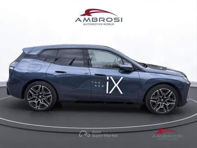 BMW iX xDrive45 Msport Pro Innovation Comfort Package Blu/Azzurro usata Corciano