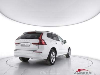 Volvo XC60 B4 Geartronic Momentum Auto Bianco usata Corciano