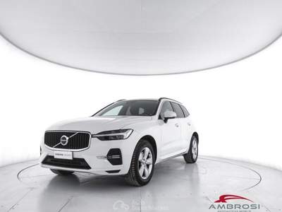 Volvo XC60 B4 Geartronic Momentum Auto Bianco usata Corciano