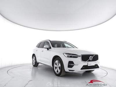Volvo XC60 B4 Geartronic Momentum Auto Bianco usata Corciano