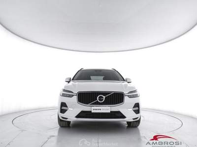 Volvo XC60 B4 Geartronic Momentum Auto Bianco usata Corciano