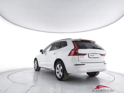 Volvo XC60 B4 Geartronic Momentum Auto Bianco usata Corciano