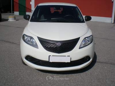 Lancia Ypsilon 1.0 FireFly 5 porte S&S Hybrid Silver Bianco usata Fossano