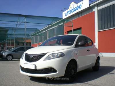 Lancia Ypsilon 1.0 FireFly 5 porte S&S Hybrid Silver Bianco usata Fossano