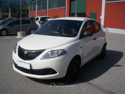 Lancia Ypsilon 1.0 FireFly 5 porte S&S Hybrid Silver Bianco usata Fossano