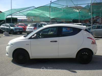 Lancia Ypsilon 1.0 FireFly 5 porte S&S Hybrid Silver Bianco usata Fossano
