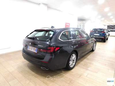 BMW Serie 5 520d 520d xDrive Business aut. Nero usata Isola del Liri