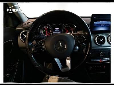 Mercedes-Benz GLA 200 D Sport 7G-DCT Nero usata Lucca