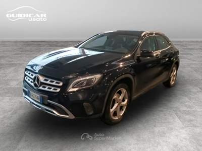 Mercedes-Benz GLA 200 D Sport 7G-DCT Nero usata Lucca