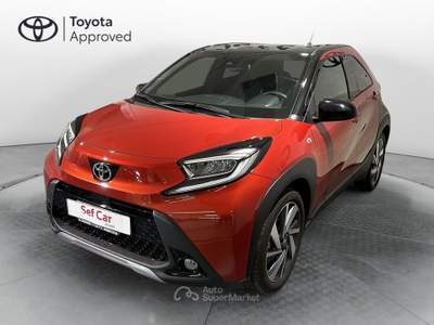 Toyota Aygo Aygo X 1.0 VVT-i 72 CV 5 porte Lounge KM 0 Rosso usata Milano