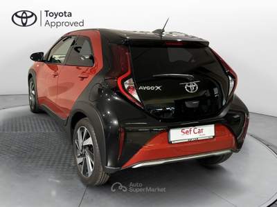 Toyota Aygo Aygo X 1.0 VVT-i 72 CV 5 porte Lounge KM 0 Rosso usata Milano