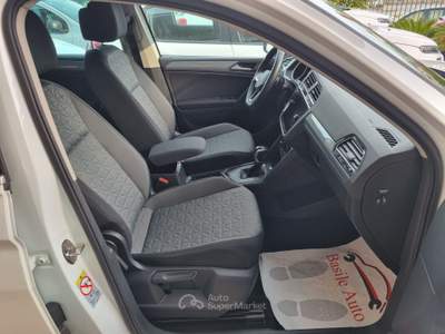 Volkswagen Tiguan SCR DSG Life Bianco usata Altamura