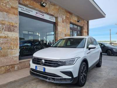 Volkswagen Tiguan SCR DSG Life Bianco usata Altamura