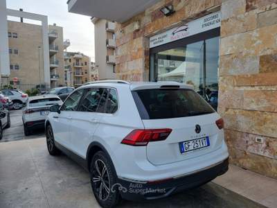 Volkswagen Tiguan SCR DSG Life Bianco usata Altamura