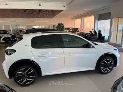 Peugeot 208 208 Hybrid 136 e-DCS6 GT Bianco usata Milano