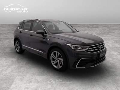 Volkswagen Tiguan 2.0 TDI SCR R-Line DSG Grigio usata Lucca