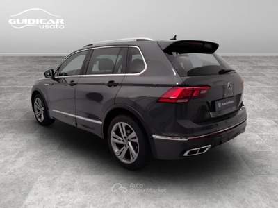 Volkswagen Tiguan 2.0 TDI SCR R-Line DSG Grigio usata Lucca