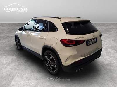 Mercedes-Benz GLA 200 D Premium 8G-DCT Bianco usata Lucca