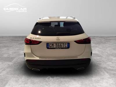 Mercedes-Benz GLA 200 D Premium 8G-DCT Bianco usata Lucca