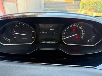 Peugeot 208 VETTURA DEL MERCATO ITALIANO Bianco usata SANT'AGATA DE'  GOTI
