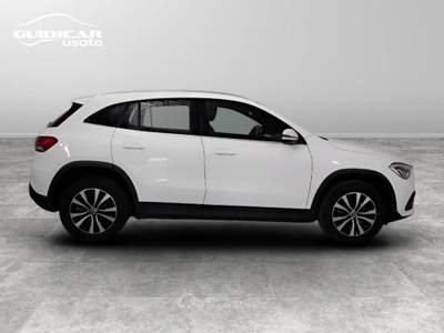 Mercedes-Benz GLA 180 D Sport 8G-DCT Bianco usata Lucca