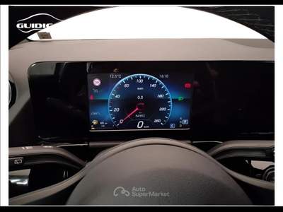 Mercedes-Benz GLA 180 D Sport 8G-DCT Bianco usata Lucca