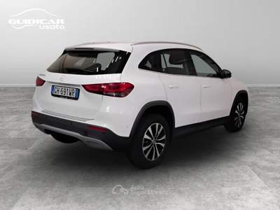 Mercedes-Benz GLA 180 D Sport 8G-DCT Bianco usata Lucca