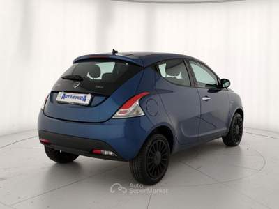 Lancia Ypsilon 1.0 FireFly 5 porte S&S Hybrid Ecochic Silver Blu/Azzurro usata Barletta