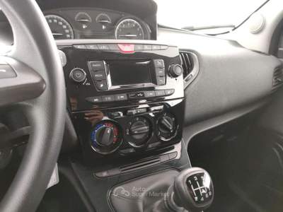 Lancia Ypsilon 1.0 FireFly 5 porte S&S Hybrid Ecochic Silver Blu/Azzurro usata Barletta