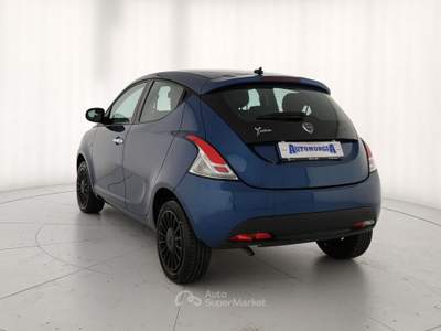 Lancia Ypsilon 1.0 FireFly 5 porte S&S Hybrid Ecochic Silver Blu/Azzurro usata Barletta