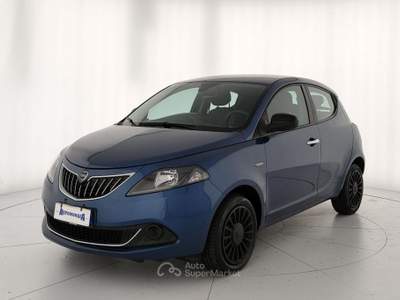 Lancia Ypsilon 1.0 FireFly 5 porte S&S Hybrid Ecochic Silver Blu/Azzurro usata Barletta