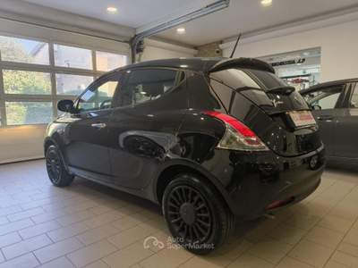 Lancia Ypsilon 1.0 70cv 5 porte Hybrid Silver Nero usata Mira